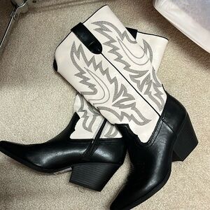 NEW Black and White Western Boots Size 7